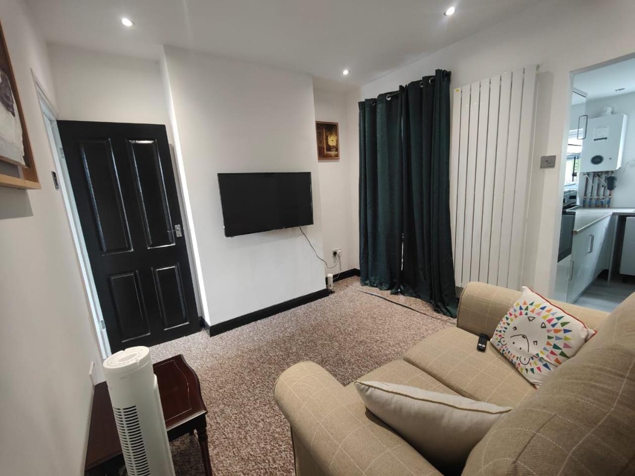 Cozy Luton Lägenhet Chatham  Exteriör bild