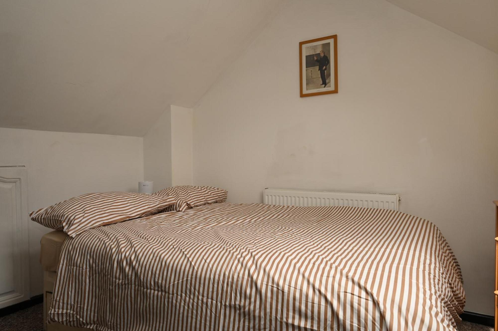 Cozy Luton Lägenhet Chatham  Exteriör bild